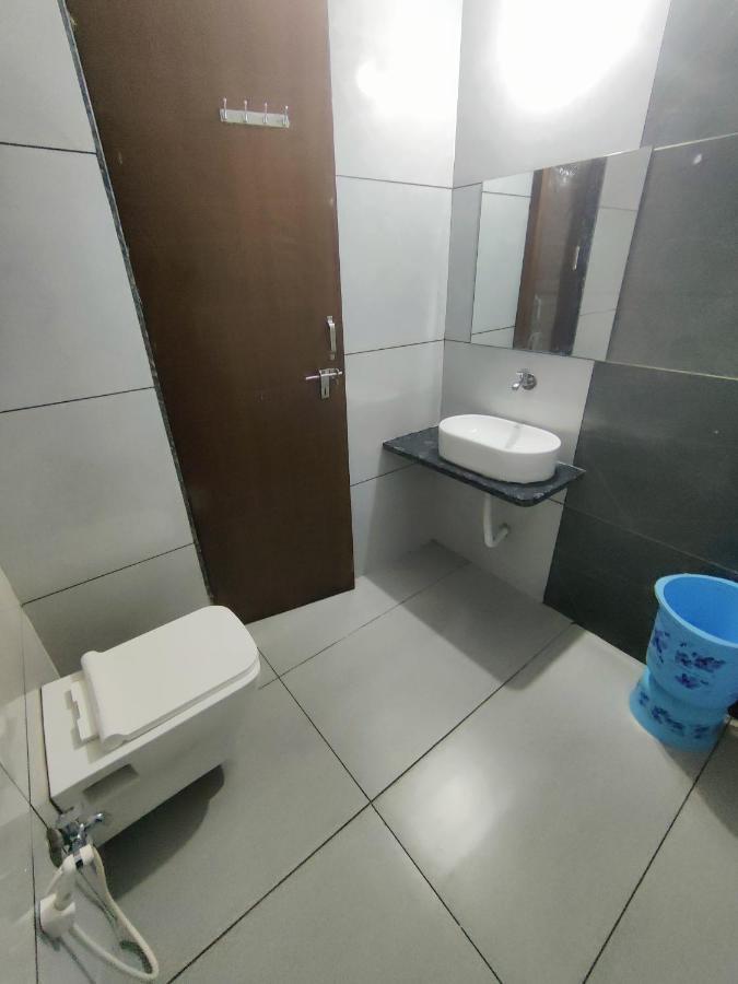 Hotel Sai Ssl Ширді Екстер'єр фото