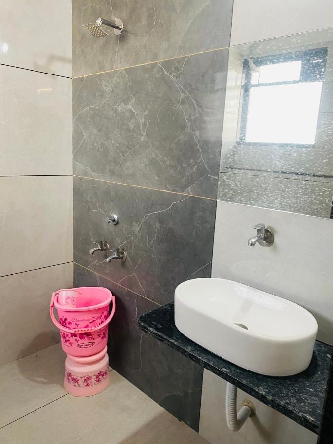 Hotel Sai Ssl Ширді Екстер'єр фото